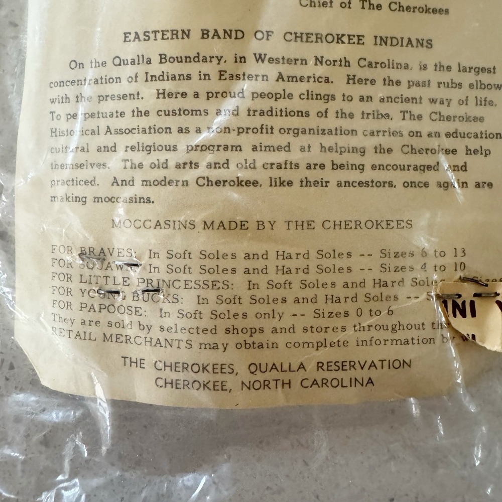 Baby White Moccasins Red Beads Size 6 Vintage Cherokee Indian With Advertising - Picture 9 of 10